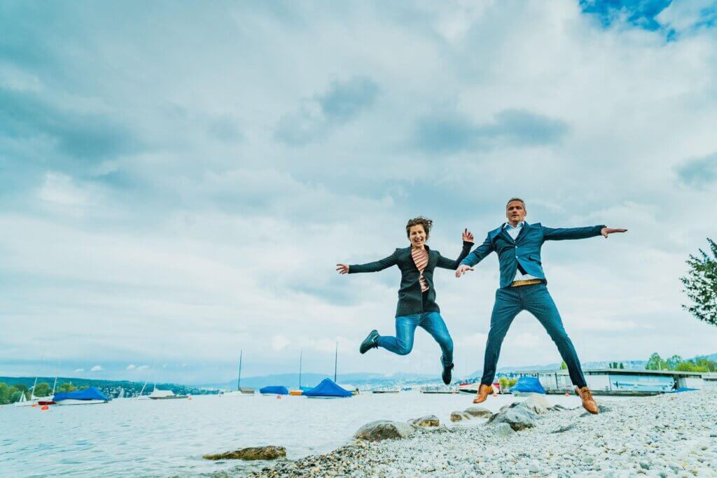 Använd kroppen i era teamövningar. Vi lär inte bara genom huvudet. När kroppen involveras förändras energin och närvaron ökar